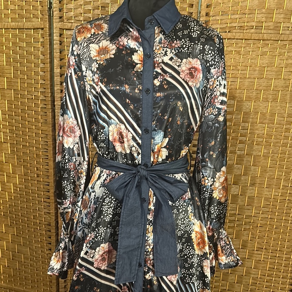 Floral Navy Maxi Dress - Picture 3 of 16